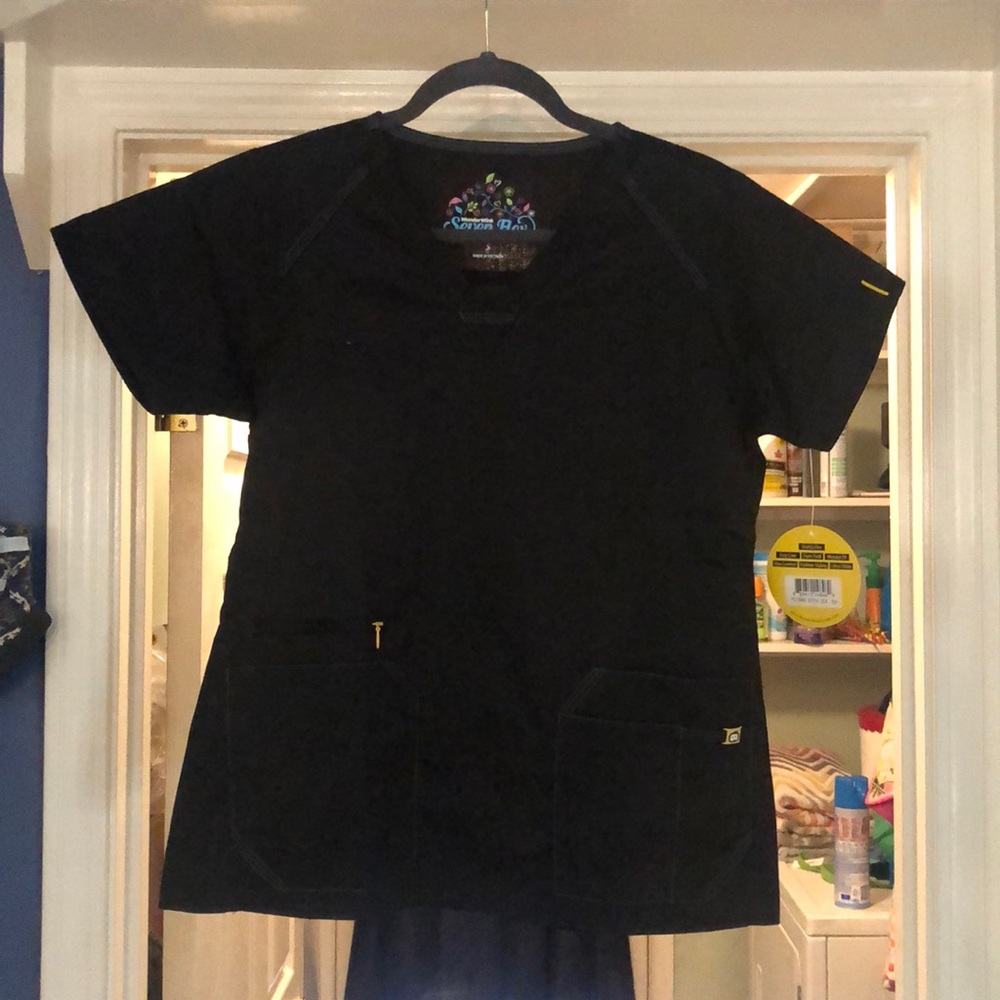 Wonder Wink Seven Flex Scrub Top